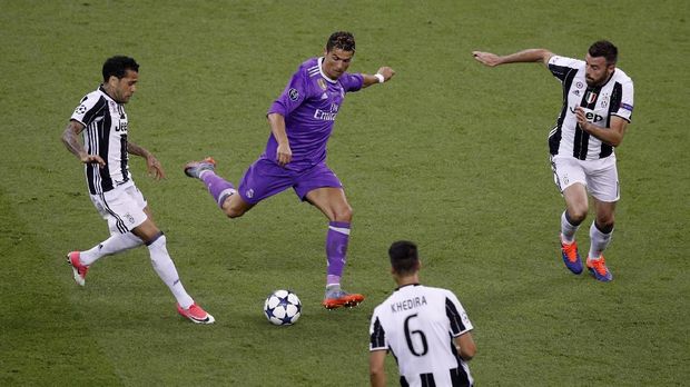 Cristiano Ronaldo diklaim Zinedine Zidane sedang dalam kondisi fit jelang melawan Manchester United.