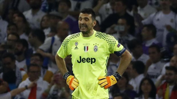 Gianluigi Buffon bakal pensiun dari Juventus usai musim ini. (