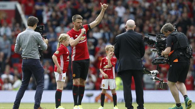 Michael Carrick akan menjalani musim ke-12 bersama Manchester United.