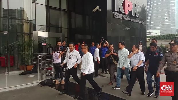Ditolak Pimpinan, Amien Rais Batal ke KPK