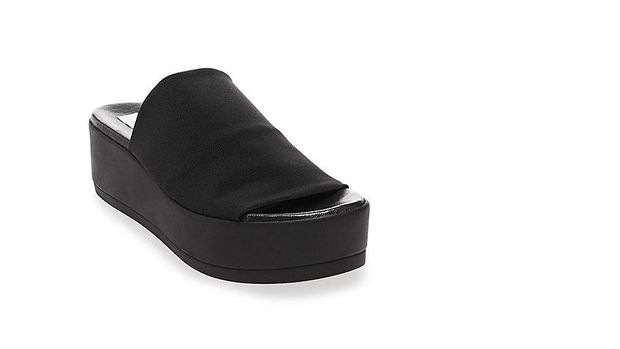 Lima Model Sepatu Tahun 90-an Yang Kembali Lagi Jadi Tren