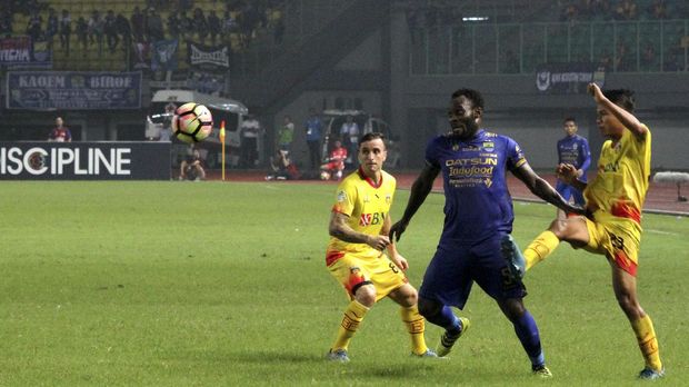 Nasib Essien dan N'Douassel di Persib Ditentukan Mario Gomez