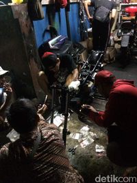 Kisah Mengharukan Driver Go-Jek yang Motornya Dibedah