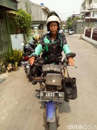 Luar Biasa Netizen Bantu Perbaiki Motor  Butut Driver Ojek  