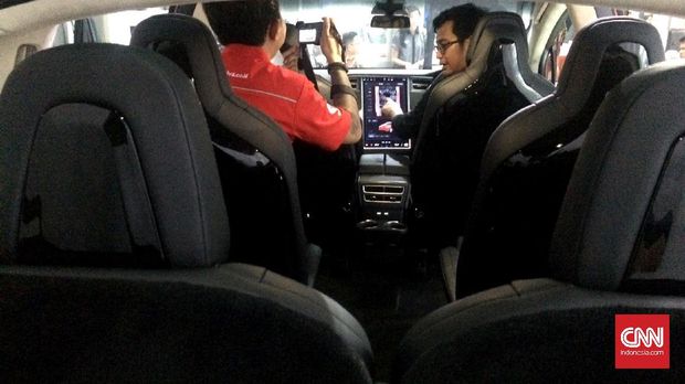 Tesla Tarik 11 Ribu Model X Karena Masalah Kursi