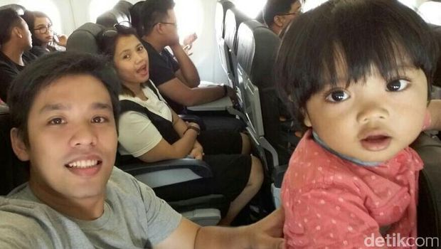 Ilustrasi anak naik pesawat