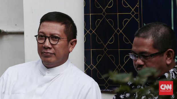 Menag Lukman Hakim Saifuddin menggagas konsep lucu stand up comedy santri.