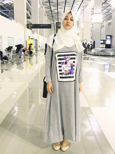 Inspirasi Baju  Lebaran dengan Gamis Nagita  Slavina Hingga 