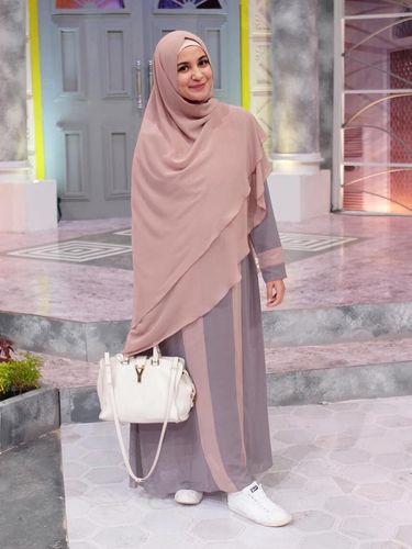 Inspirasi Baju Lebaran dengan Gamis Nagita Slavina Hingga 