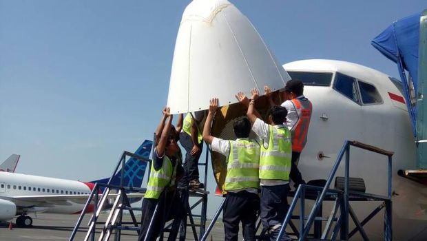 Moncong pesawat langsung diganti.