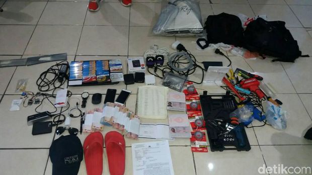 Barang bukti yang diamankan polisi