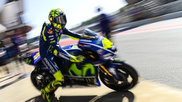 Valentino Rossi tertinggal hampir satu detik dari Andrea Dovizioso.