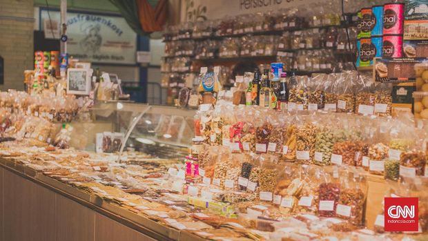 Kleinmarkthalle, salah satu pasar tradisional di Frankfurt yang menyediakan kudapan berbuka puasa, seperti kue-kue manis.