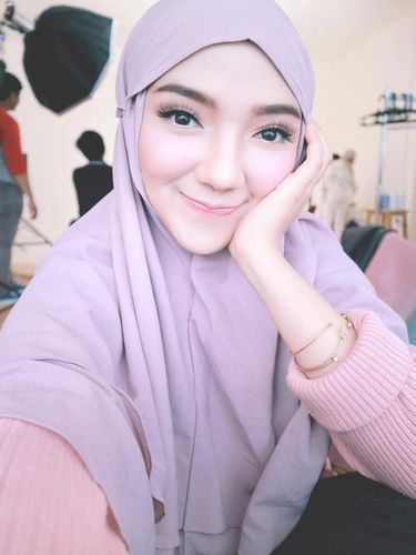 Foto Jilbab  Instan  Seperti Ini yang Tren Dipakai Selebgram