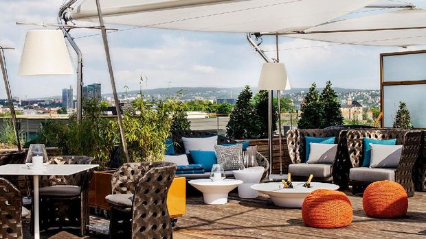 Panorama dari rooftop bar (The Thief)