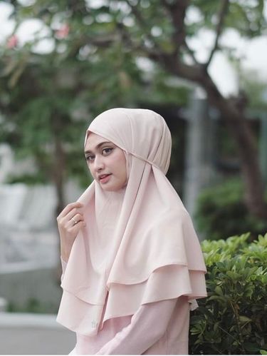 Foto Jilbab  Instan  Seperti Ini yang  Tren Dipakai Selebgram