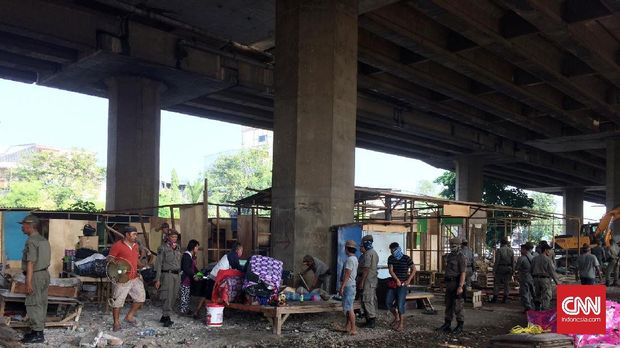 Warga Kolong Tol Kalijodo Pasrah Bedeng Liarnya Dirobohkan