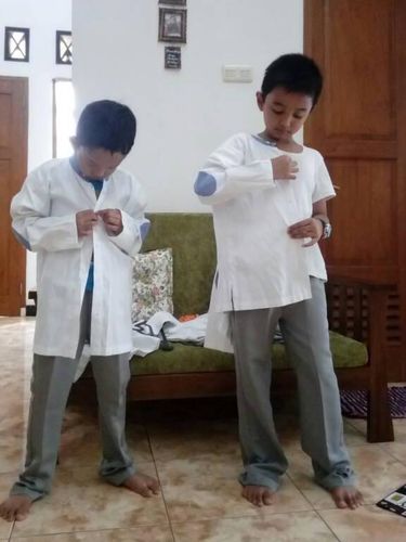 Perlu Nggak Sih Belikan Anak Baju Baru Tiap Lebaran?