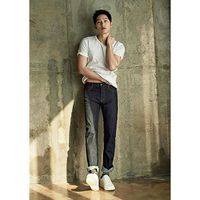 Foto: 7 Gaya Song Joong Ki yang Bisa Jadi Inspirasi Busana Liburan