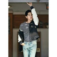 Foto: 7 Gaya Song Joong Ki yang Bisa Jadi Inspirasi Busana Liburan