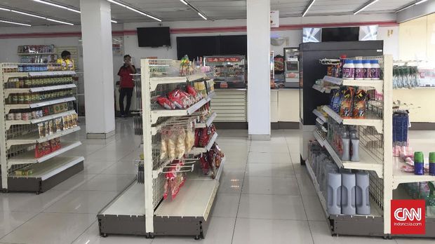 Suasana di salah satu toko Seven Eleven menjelang kabar bahwa perusahaan retail ini mengalami kerugian yang cukup besar pada kwartal kedua 2017.
