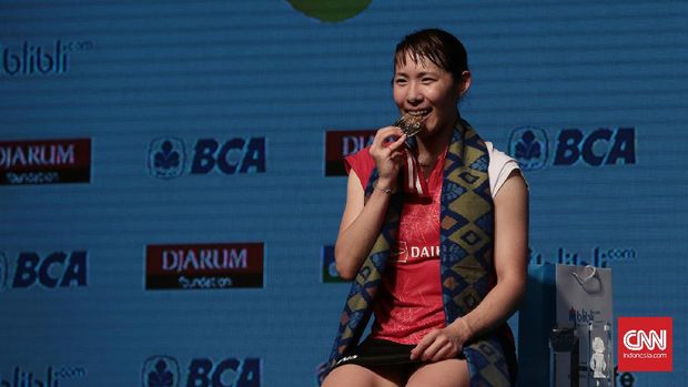 Sayaka Sato jadi pebulutangkis Jepang pertama yang juara Indonesia Terbuka.  (