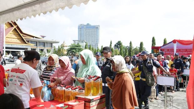 Sinar Mas salurkan minyak goreng murah di Riau