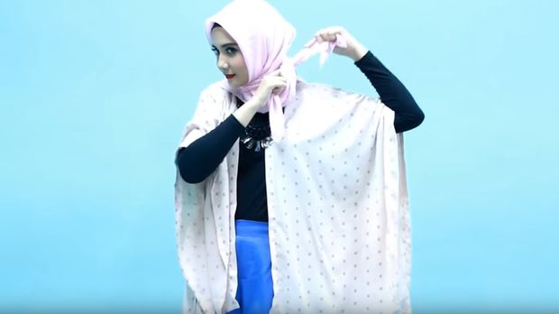 Tutorial Hijab Super Simpel Zaskia Sungkar, Cocok untuk Mudik