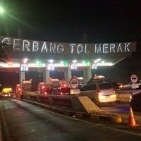 Malam Ini Tol  Tangerang Merak  Mulai Dipadati Pemudik