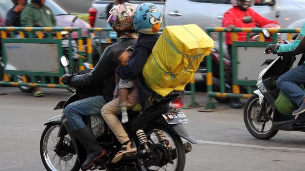 Pemudik motor kerap kali membawa barang berlebih