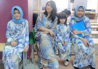 Inspirasi Tampil Berbaju Kembar Bareng Anak ala Selebriti 