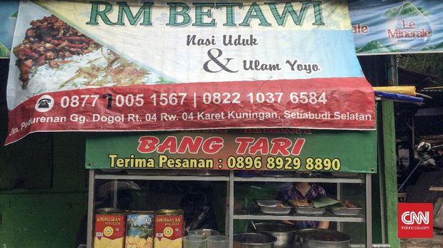 Warung Betawi Yoyo yang sederhana di pinggiran Karet