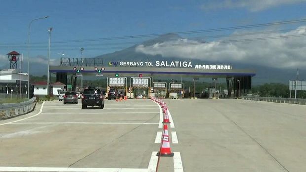 Pemudik Dilarang Selfie di Exit Tol Salatiga