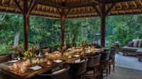 Bale khusus untuk santai hingga makan malam (dok Four Seasons Resort Bali at Sayan)