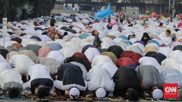 Subuh Berjemaah Al Khaththath dan Bola Politik ala FPI (EMBG)