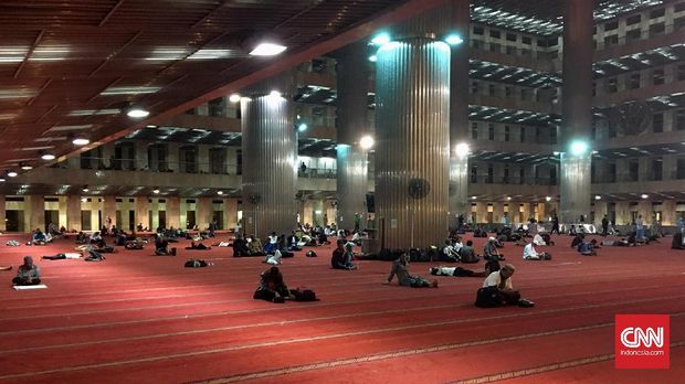 suasanan Istiqlal di malam takbiran