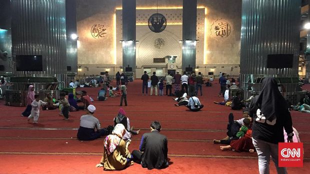 malam takbiran di Istiqlal diisi dengan itikaf dan takbir para muazin