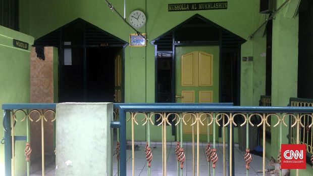 Musala Al Mukhlashiin yang terletak di gang Eka Dharma RT 001/RW 08 Kelurahan Tengah.