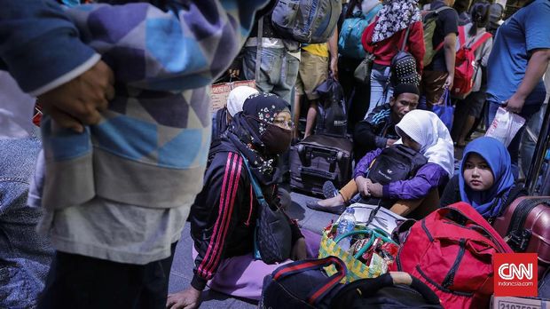 Stasiun Pasar Senen melayani lebih banyak penumpang ketimbang Gambir.