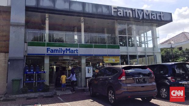 Gerai Family Mart di Kawasan Cipete, Jakarta Selatan