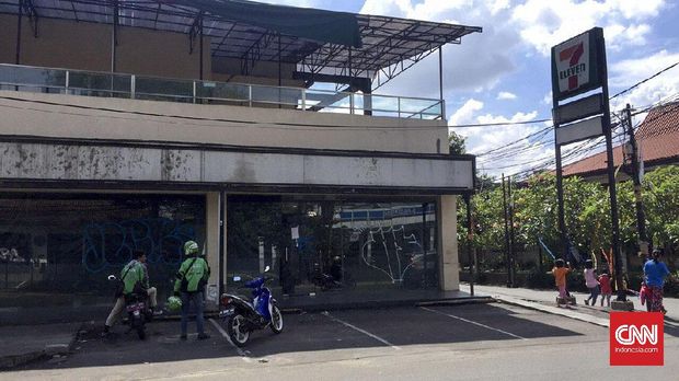 Salah satu Gerai 7-Eleven yang sudah ditutup di kawasan Mampang, Jakarta Selatan.