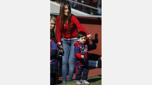 Antonella Roccuzzo menjadi kekasih Lionel Messi sejak 2008.