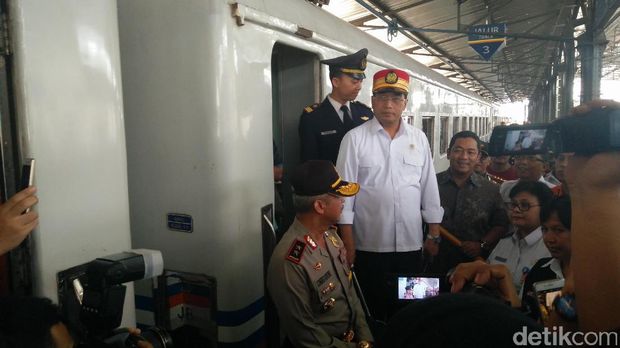 Tiba di Semarang, Menhub Lepas Keberangkatan Kereta ke Jakarta