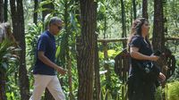 Gaya santai Obama saat di Yogyakarta