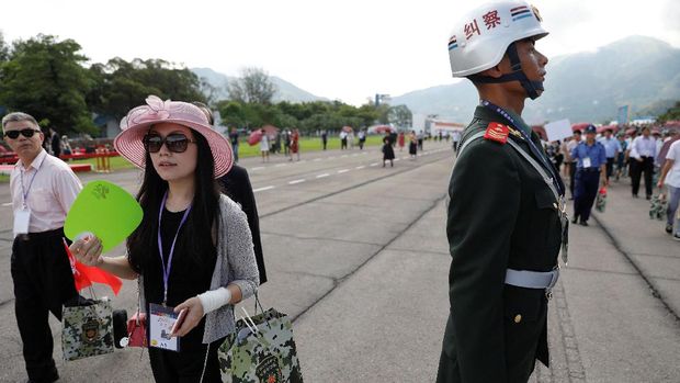 Xi Jinping Inspeksi Markas Tentara China di Hong Kong