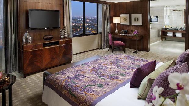 Salah satu kamar mewah di Mandarin Oriental