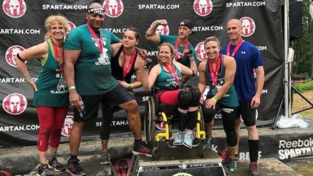 Di Atas Kursi Roda, Wanita Ini Selesaikan Spartan Race