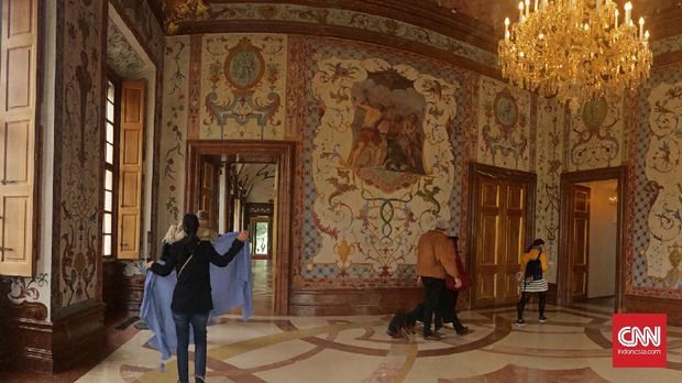 Bagian dalam kastel Belvedere yang menjadi museum