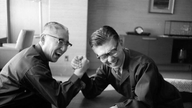 Masaru Ibuka (kanan) dan Akio Morita (kiri).