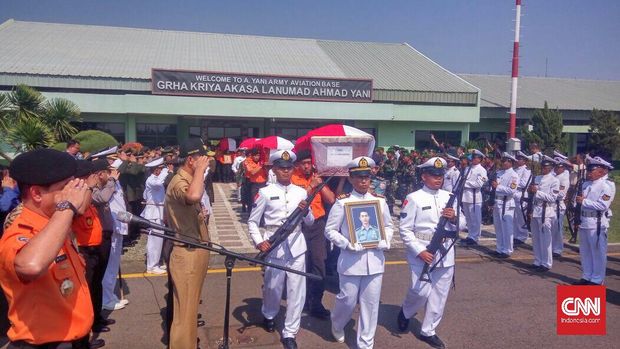 Basarnas Gelar Upacara Penyerahan Korban Heli di Semarang